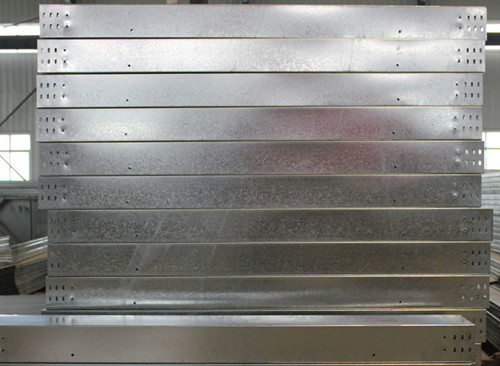 梯级式电缆桥架和槽盒式电缆桥架哪个价格高?