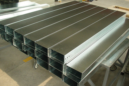 槽式桥架与托盘式电缆桥架使用范围的区别